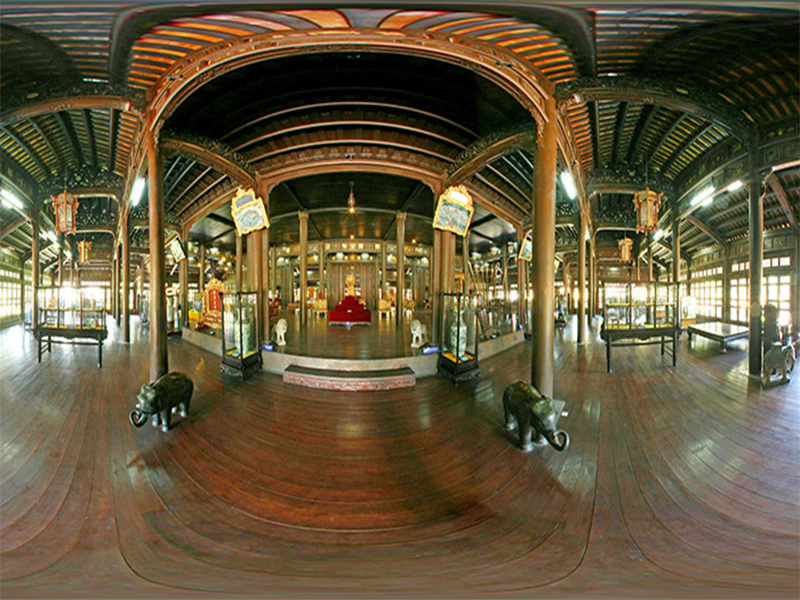 Bên trong Bảo tàng mỹ thuật cung đình Huế