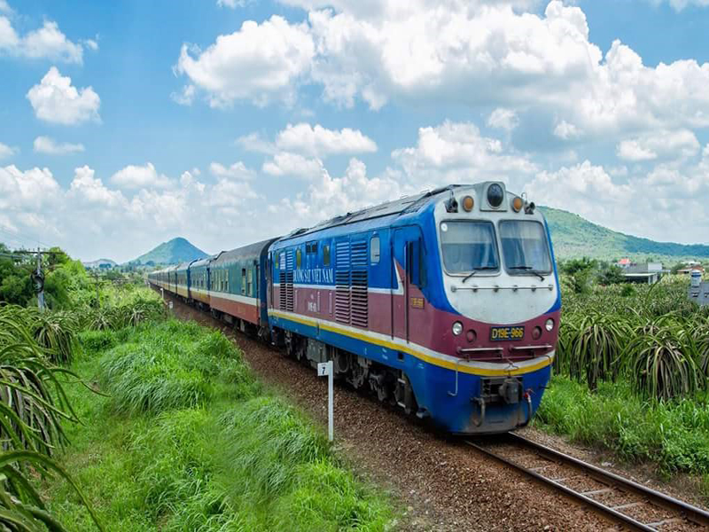 Di chuyển bằng tàu hỏa