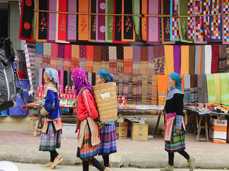 Chợ phiên người Mông