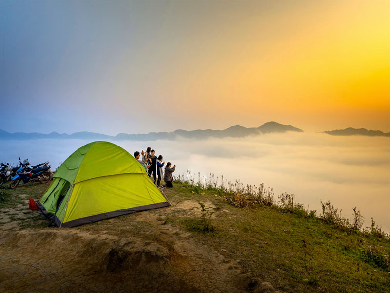 Camping bên Hồ Tà Đùng