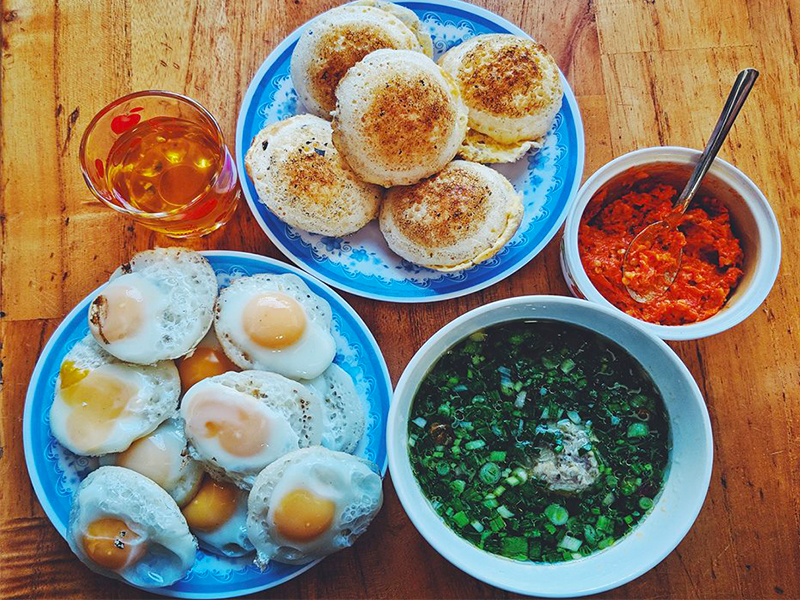 Món bánh căn Đà Lạt