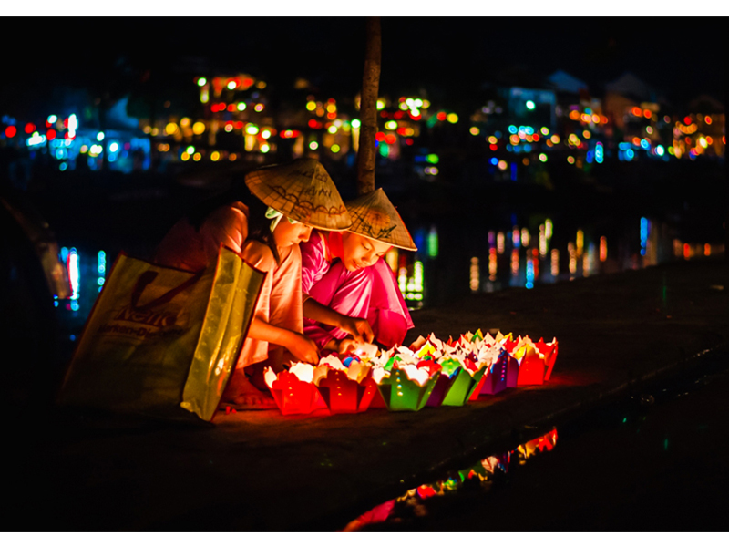 Thả hoa đăng trên sông Hoài