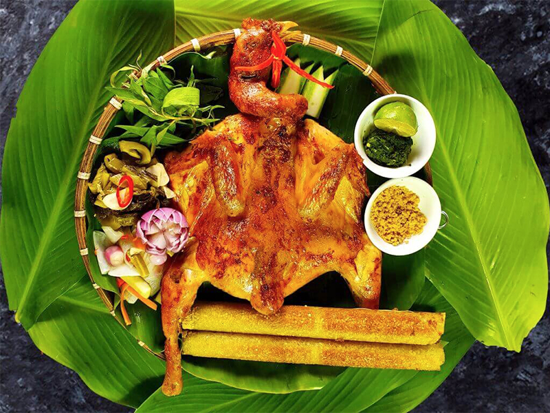 Gà nướng cơm lam